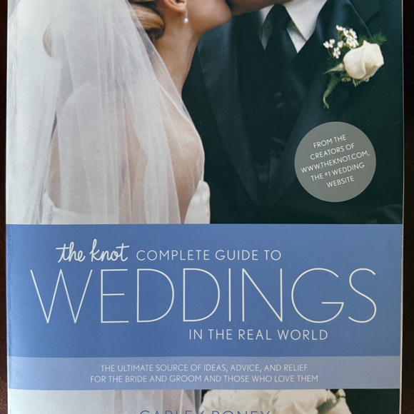 Ladies' Lot:  Two Jackie Kennedy Onassis Magazines and A Wedding Guide - Picture 9 of 13